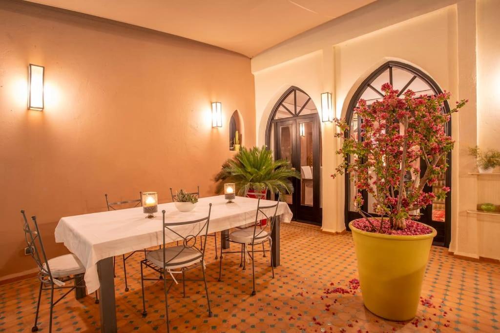 Dar Ines - Palmeraie, 250m2, Pool, Patio, Terrace Villa